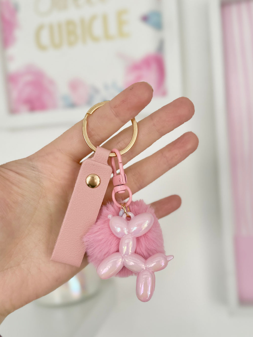 Llavero perro globo pompon rosa